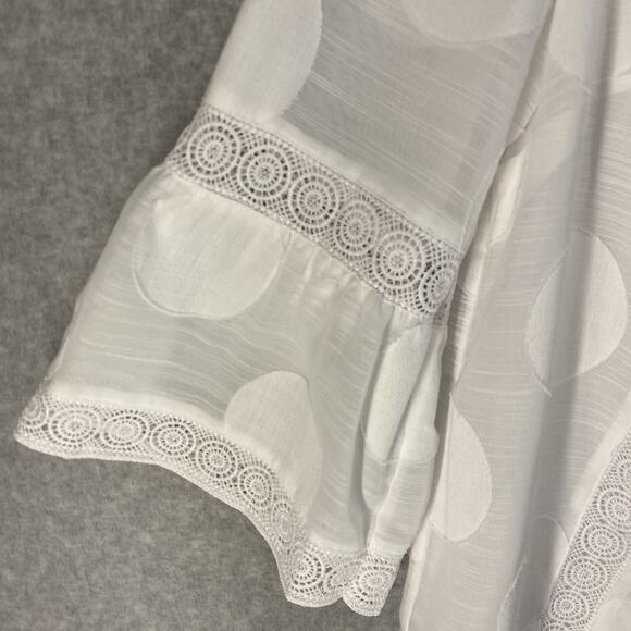 🤍 Chico’s Womens 1 White V-Neck Bell Sleeve Top Lace Trim Polka Dot 🤍 - Picture 4 of 8